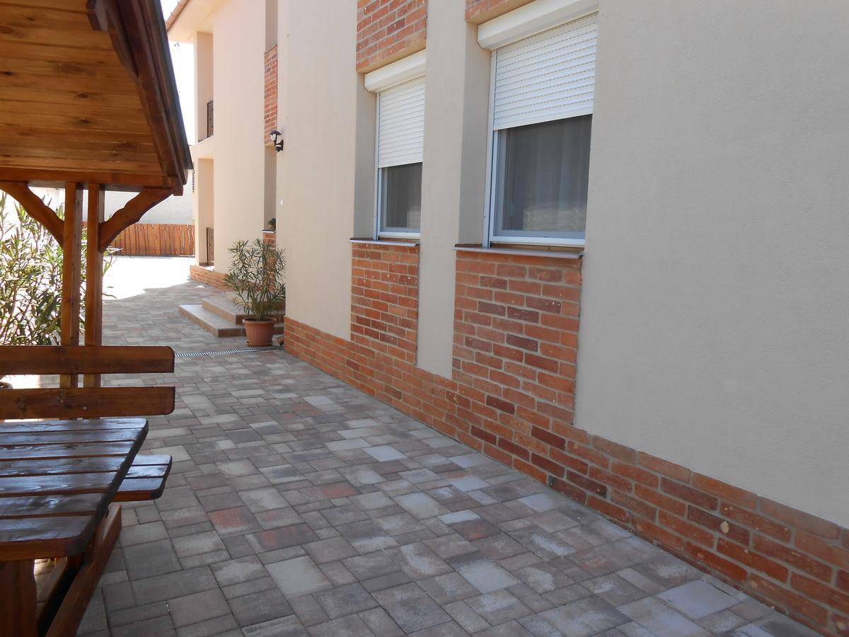 Imola Es Andrea Apartmanhaz 2 Hajdúszoboszló Exteriér fotografie